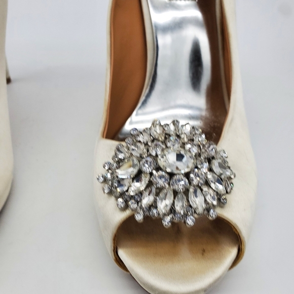 Badgley Shoes Women 9M Mischka Jeannie Ivory Satin Evening Platform Bridal Pumps - Picture 4 of 11